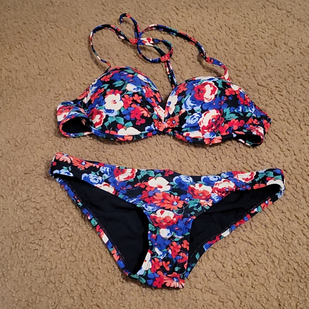 Xhilaration swimsuit set